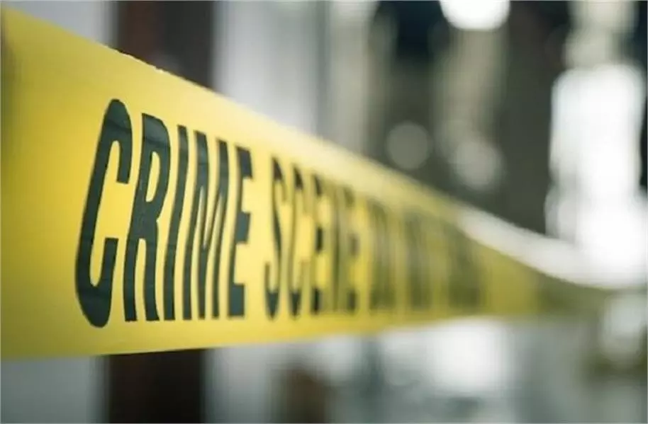 UP News: सूटकेस के अंदर मिली 25 वर्षीय युवती की लाश, इलाके में फैली सनसनी UP News: सूटकेस के अंदर मिली 25 वर्षीय युवती की लाश, इलाके में फैली सनसनी
