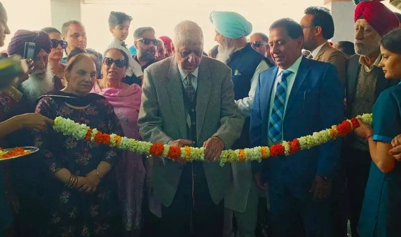 एनआरआई को क्षेत्र के निवासियों की सेवा करनी चाहिए: पूर्व राज्यपाल एनआरआई को क्षेत्र के निवासियों की सेवा करनी चाहिए: पूर्व राज्यपाल