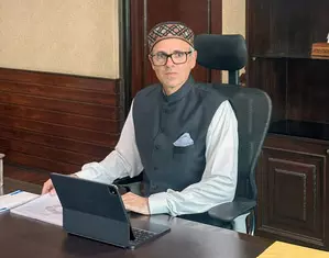 गुलमर्ग में फैशन शो के आयोजन से भड़के लोग, सीएम अब्दुल्ला ने मांगी रिपोर्ट गुलमर्ग में फैशन शो के आयोजन से भड़के लोग, सीएम अब्दुल्ला ने मांगी रिपोर्ट