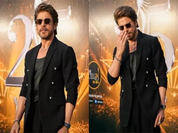 शाहरुख खान ने IIFA 2025 के ग्रीन कार्पेट पर ऑल-ब्लैक लुक में लोगों को चौंकाया शाहरुख खान ने IIFA 2025 के ग्रीन कार्पेट पर ऑल-ब्लैक लुक में लोगों को चौंकाया
