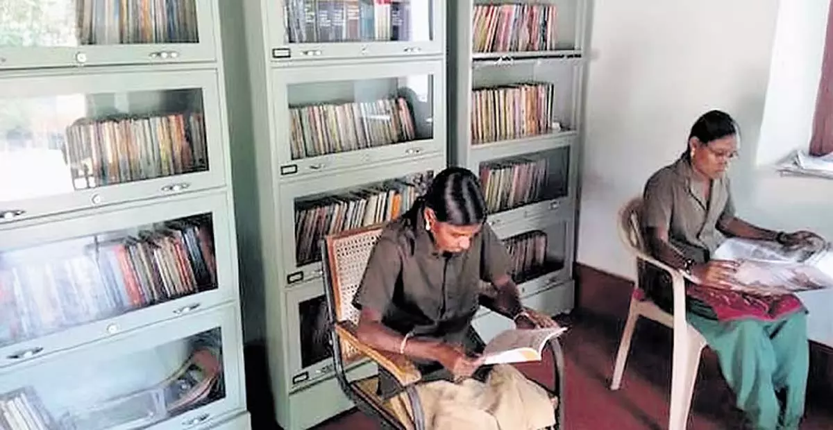 Kerala: चिन्नार जनजातियाँ जंगल में किताबों की शक्ति को अपना रही Kerala: चिन्नार जनजातियाँ जंगल में किताबों की शक्ति को अपना रही