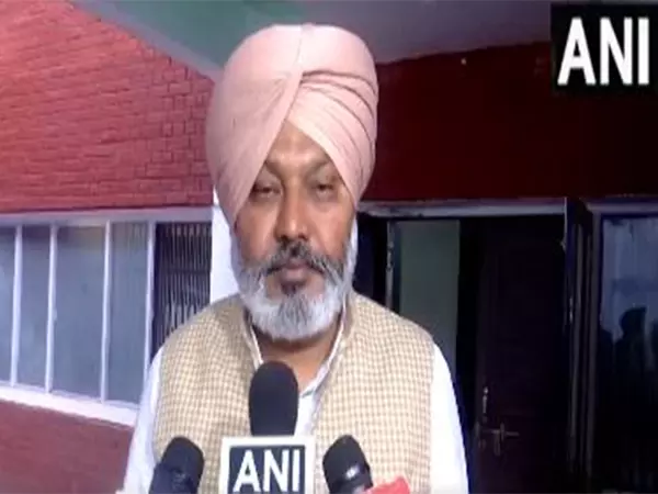 मंत्री हरपाल चीमा ने कहा- भाजपा और अकाली दल Punjab में ड्रग्स लेकर आए। मंत्री हरपाल चीमा ने कहा- भाजपा और अकाली दल Punjab में ड्रग्स लेकर आए।