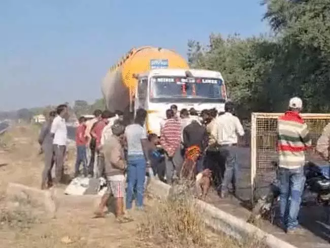 7 लोगों की मौत 14 घायल, श्रद्धालुओं का वाहन सड़क हादसे का शिकार 7 लोगों की मौत 14 घायल, श्रद्धालुओं का वाहन सड़क हादसे का शिकार