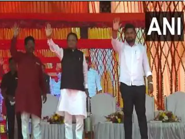 Odisha CM ने 160 करोड़ रुपये की लागत वाली विकास परियोजनाओं का उद्घाटन किया Odisha CM ने 160 करोड़ रुपये की लागत वाली विकास परियोजनाओं का उद्घाटन किया