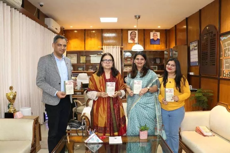 चंडीगढ़ के लेखक की पुस्तक का विमोचन चंडीगढ़ के लेखक की पुस्तक का विमोचन