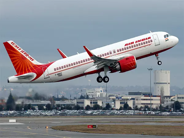 शिकागो-दिल्ली Air India की उड़ान को तकनीकी खराबी के कारण वापस लौटना पड़ा शिकागो-दिल्ली Air India की उड़ान को तकनीकी खराबी के कारण वापस लौटना पड़ा