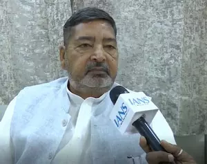 संभल सीओ के बयान पर सपा सांसद वीरेंद्र सिंह ने दी कड़ी प्रतिक्रिया संभल सीओ के बयान पर सपा सांसद वीरेंद्र सिंह ने दी कड़ी प्रतिक्रिया