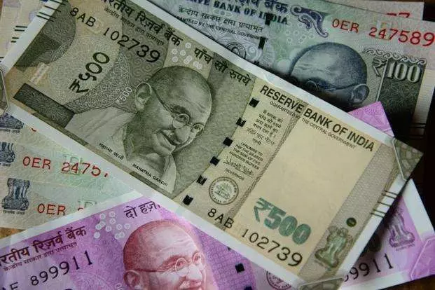 विकास को रोक रहे सचिव और ठेकेदार, सरकारी पैसे जेब में विकास को रोक रहे सचिव और ठेकेदार, सरकारी पैसे जेब में
