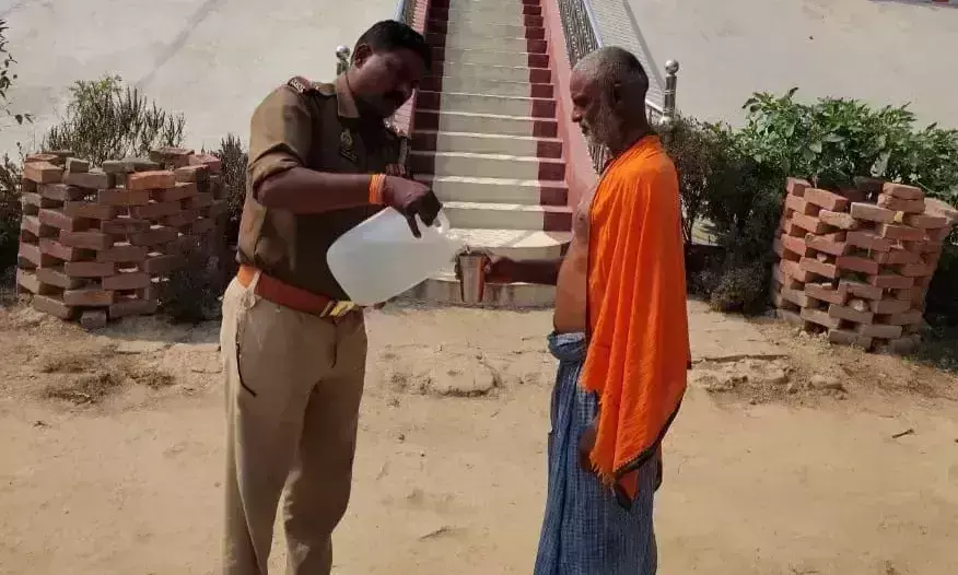 Ballia: महाकुंभ संगम का अमृत जल बैरिया के मंदिरों में पहुंचा Ballia: महाकुंभ संगम का अमृत जल बैरिया के मंदिरों में पहुंचा