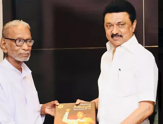 Tamil Nadu: पझा. नेदुमारन के जन्मदिन पर मुख्यमंत्री की बधाई Tamil Nadu: पझा. नेदुमारन के जन्मदिन पर मुख्यमंत्री की बधाई
