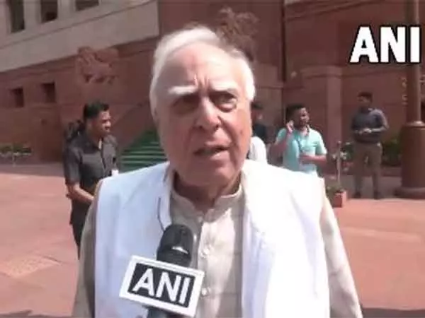 चुनाव आयोग सरकार के हाथों में है, राज्यसभा सांसद Kapil Sibal ने आरोप लगाया चुनाव आयोग सरकार के हाथों में है, राज्यसभा सांसद Kapil Sibal ने आरोप लगाया