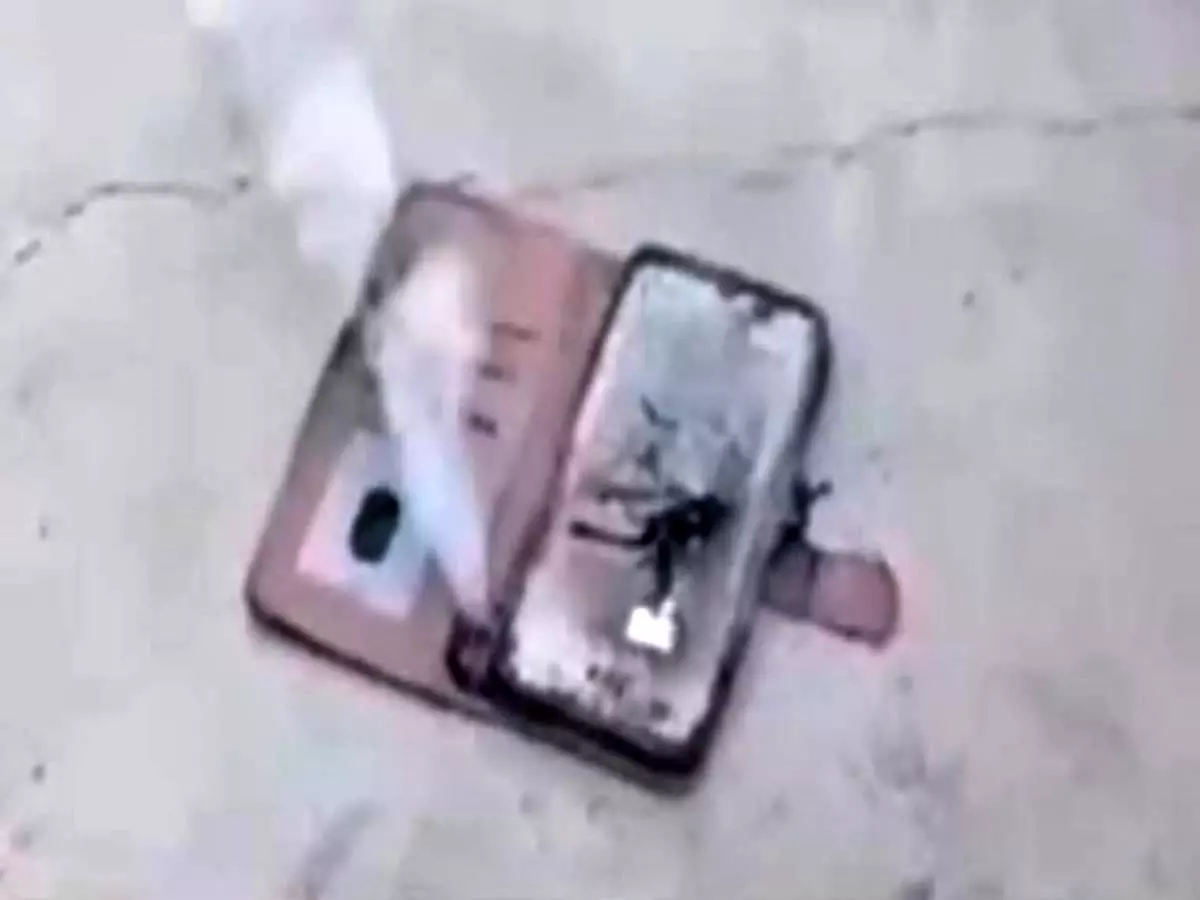 Nagaur : मोबाइल बैटरी ब्लास्ट होने से किशोर गंभीर रूप से घायल Nagaur : मोबाइल बैटरी ब्लास्ट होने से किशोर गंभीर रूप से घायल
