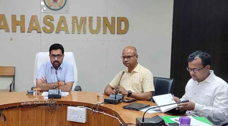 होली और ईद पर कलेक्टर ने प्रशासन को किया अलर्ट होली और ईद पर कलेक्टर ने प्रशासन को किया अलर्ट