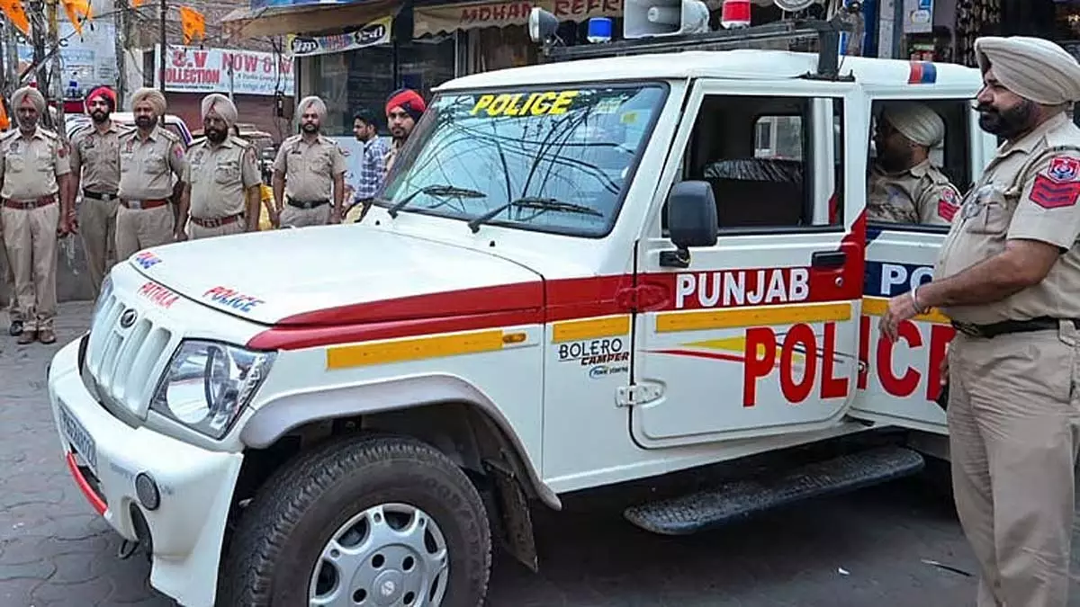 पंजाब पुलिस को बड़ी कामयाबी! FBI की मोस्ट वांटेड लिस्ट में शामिल अंतरराष्ट्रीय ड्रग माफिया गिरफ्तार पंजाब पुलिस को बड़ी कामयाबी! FBI की मोस्ट वांटेड लिस्ट में शामिल अंतरराष्ट्रीय ड्रग माफिया गिरफ्तार