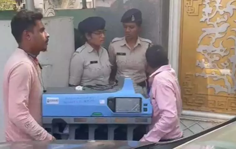 नोट गिनने की मशीन भूपेश निवास ले जाया गया नोट गिनने की मशीन भूपेश निवास ले जाया गया