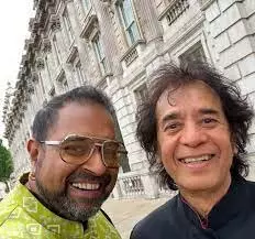 उस्ताद जाकिर हुसैन की 74वीं जयंती पर शंकर महादेवन हुए भावुक, लिखा खास संदेश उस्ताद जाकिर हुसैन की 74वीं जयंती पर शंकर महादेवन हुए भावुक, लिखा खास संदेश