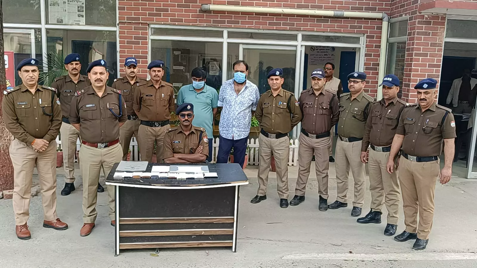 Haridwar: चैंपियंस ट्रॉफी के फाइनल में लगाया ऑनलाइन सट्टा, पुलिस ने किया तीन को गिरफ्तार Haridwar: चैंपियंस ट्रॉफी के फाइनल में लगाया ऑनलाइन सट्टा, पुलिस ने किया तीन को गिरफ्तार