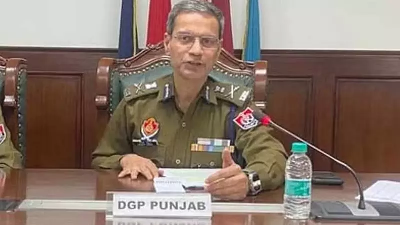Amritsar: ड्रग तस्करी करने वाले किशोर समेत 4 गिरफ़्तार Amritsar: ड्रग तस्करी करने वाले किशोर समेत 4 गिरफ़्तार