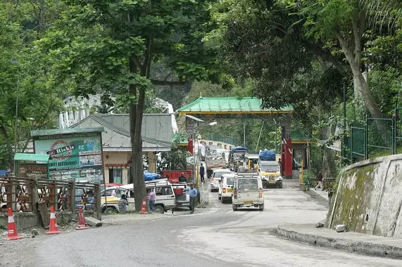 Sikkim में अवैध रूप से रह रहे दो चीनी मूल के अमेरिकी नागरिकों को रंगपो से वापस भेजा गया Sikkim में अवैध रूप से रह रहे दो चीनी मूल के अमेरिकी नागरिकों को रंगपो से वापस भेजा गया