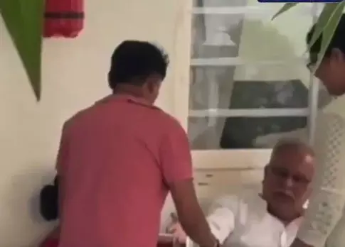 भूपेश चाय पीते दिखे, हंगामा कर रहे कई कांग्रेसी हिरासत में भूपेश चाय पीते दिखे, हंगामा कर रहे कई कांग्रेसी हिरासत में