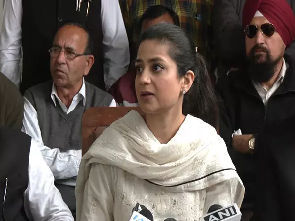 PDP नेता इल्तिजा मुफ्ती ने पुलिस पर पक्षपात का आरोप लगाया, कठुआ हत्याकांड की निष्पक्ष जांच की मांग की PDP नेता इल्तिजा मुफ्ती ने पुलिस पर पक्षपात का आरोप लगाया, कठुआ हत्याकांड की निष्पक्ष जांच की मांग की