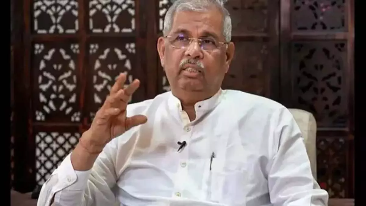 Kerala: राज्यपाल ने कुलपतियों के साथ तत्काल बैठक बुलाई Kerala: राज्यपाल ने कुलपतियों के साथ तत्काल बैठक बुलाई
