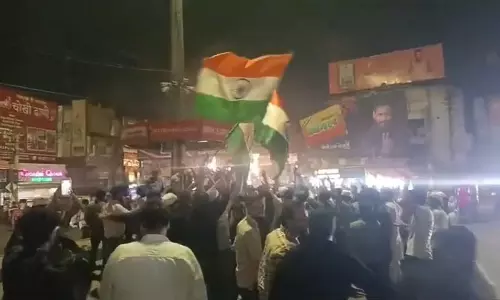 UP News: चैंपियंस ट्रॉफी में जीत पर लगी जयकारे, लोगों ने खुशी में फोड़े पटाखे