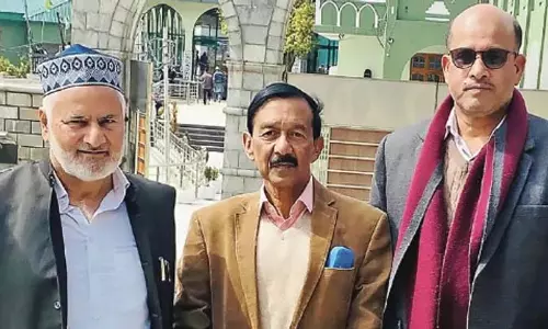 बीजीएसबीयू के वीसी ने शाहदरा शरीफ का दौरा किया