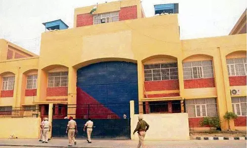 अमृतसर जेल का वार्डर मादक पदार्थ ले जाने के आरोप में गिरफ्तार
