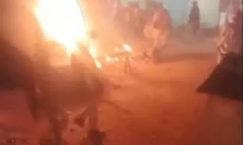 MP News:   क्रिकेट के जश्न के दौरान पटाखे फोड़ने को लेकर बवाल, दुकानें जलीं