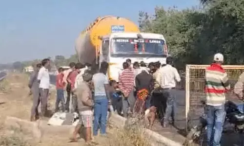 7 लोगों की मौत 14 घायल, श्रद्धालुओं का वाहन सड़क हादसे का शिकार 7 लोगों की मौत 14 घायल, श्रद्धालुओं का वाहन सड़क हादसे का शिकार