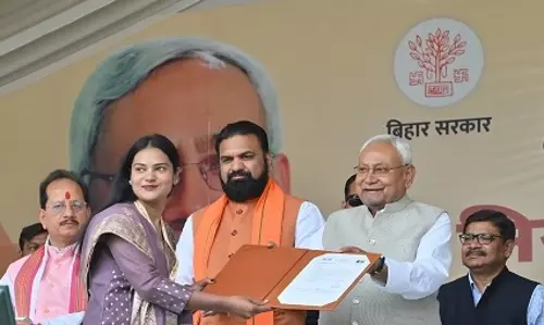 Patna: 51 हजार 389 नवनियुक्त शिक्षकों को सौंपे गए नियुक्ति पत्र Patna: 51 हजार 389 नवनियुक्त शिक्षकों को सौंपे गए नियुक्ति पत्र