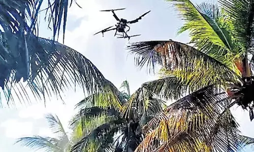 Tamil Nadu: अन्ना विश्वविद्यालय ने ईंधन से चलने वाले ड्रोन तैनात किए Tamil Nadu: अन्ना विश्वविद्यालय ने ईंधन से चलने वाले ड्रोन तैनात किए