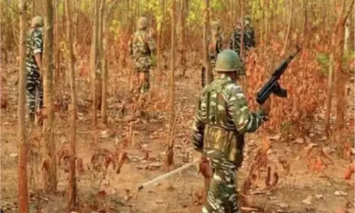 MP News: सीमा पर नक्सलियों और हॉक फोर्स का आमना-सामना, एक नक्सली ढेर MP News: सीमा पर नक्सलियों और हॉक फोर्स का आमना-सामना, एक नक्सली ढेर