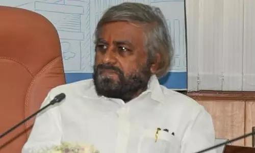 Karnataka: वन मंत्री ने नदियों, झीलों के पास शैम्पू, साबुन की बिक्री पर प्रतिबंध लगाने का आदेश दिया