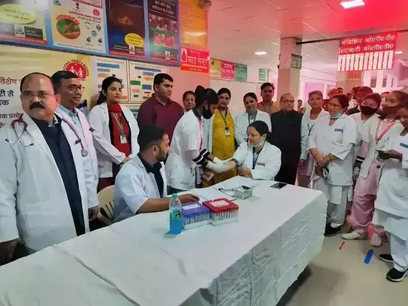 Varanasi: दीनदयाल उपाध्याय जिला अस्पताल में स्वास्थ्य कर्मियों को सीपीआर प्रशिक्षण दिया गया Varanasi: दीनदयाल उपाध्याय जिला अस्पताल में स्वास्थ्य कर्मियों को सीपीआर प्रशिक्षण दिया गया