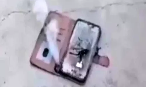 Nagaur : मोबाइल बैटरी ब्लास्ट होने से किशोर गंभीर रूप से घायल Nagaur : मोबाइल बैटरी ब्लास्ट होने से किशोर गंभीर रूप से घायल