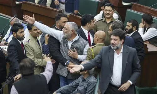 J&K: विधानसभा में नागरिक हत्याओं और गुलमर्ग फैशन शो को लेकर हंगामा J&K: विधानसभा में नागरिक हत्याओं और गुलमर्ग फैशन शो को लेकर हंगामा