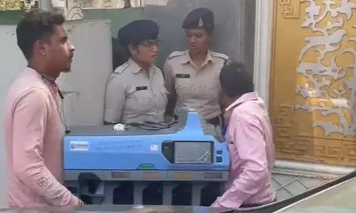 नोट गिनने की मशीन भूपेश निवास ले जाया गया