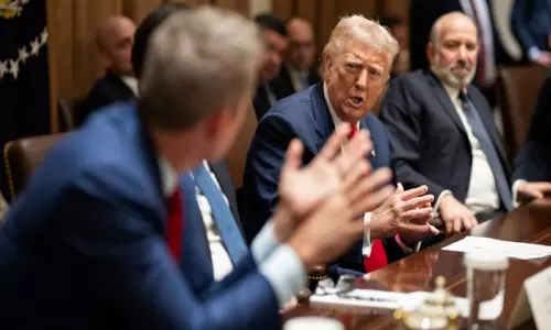 Trump ने कहा- मेक्सिको, कनाडा पर टैरिफ समय बीतने के साथ बढ़ सकता है Trump ने कहा- मेक्सिको, कनाडा पर टैरिफ समय बीतने के साथ बढ़ सकता है