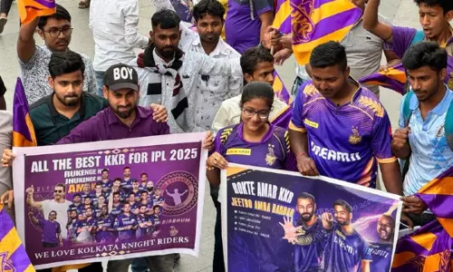 KKR ट्रॉफी टूर ने जंक्शन मॉल, दुर्गापुर में प्रशंसकों के साथ जीत का जश्न मनाया KKR ट्रॉफी टूर ने जंक्शन मॉल, दुर्गापुर में प्रशंसकों के साथ जीत का जश्न मनाया