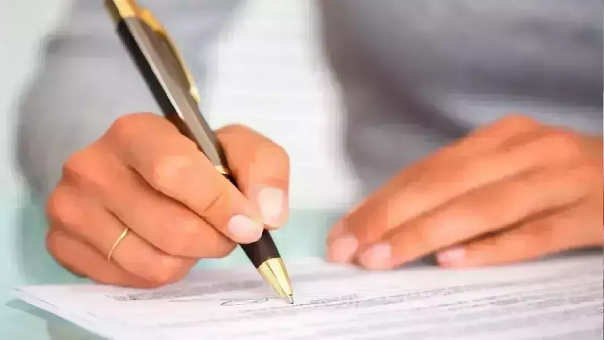Pratapgarh: सीबीएसई बोर्ड की परीक्षा में हाई स्कूल गणित की परीक्षा सम्पन्न हुई