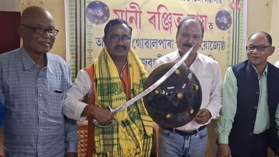 Assam : नवनिर्वाचित धुबरी भाजपा जिला अध्यक्ष रंजीत कुमार रॉय का अभिनंदन किया Assam : नवनिर्वाचित धुबरी भाजपा जिला अध्यक्ष रंजीत कुमार रॉय का अभिनंदन किया