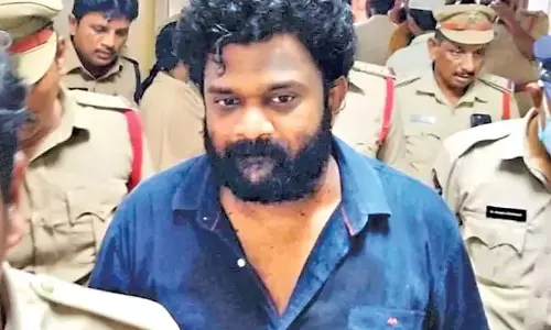 Andhra: बोरुगड्डा अनिल ने जेल से कॉन्फ्रेंस कॉल की! Andhra: बोरुगड्डा अनिल ने जेल से कॉन्फ्रेंस कॉल की!