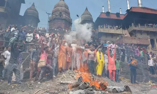 होली खेले मसाने में...जब गण के साथ श्मशान में होली खेलते हैं महादेव, अद्भुत होती है काशी की ‘चिता भस्म होली’