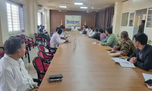 Khairthal-Tijara: जिला कलेक्टर की अध्यक्षता में साप्ताहिक समीक्षा बैठक