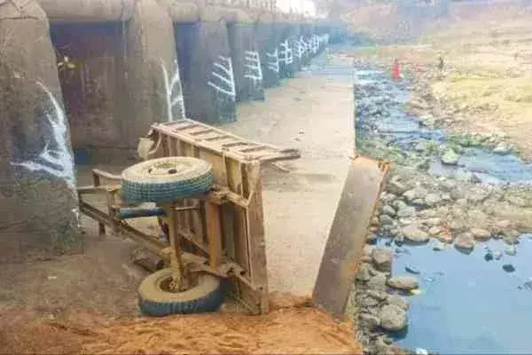 Godda: कंटेनर व ट्रैक्टर के बीच सीधी टक्कर में कंटेनर चालक की मौत