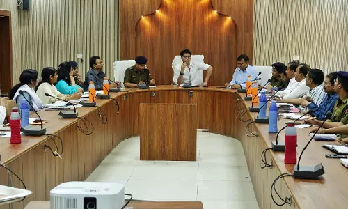 Bundi: जिला कलेक्टर ने ली राजस्व अधिकारियों की बैठक
