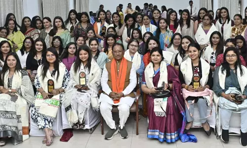 मुख्यमंत्री विष्णुदेव साय ने महिला पत्रकारों का किया सम्मान