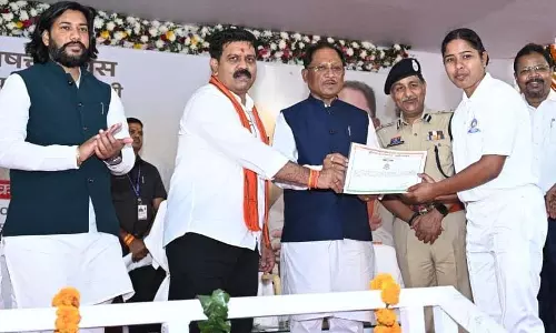 CM साय ने उप निरीक्षक संवर्ग में चयनित अभ्यर्थियों को प्रदान किया नियुक्ति पत्र